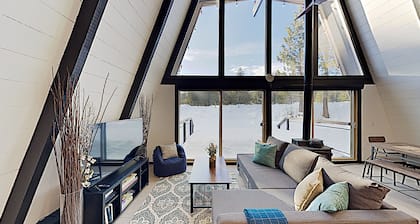 Moderne Gambrel-Hütte in der Nähe von Skigebieten Neues Angebot!
