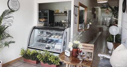 Unique Design w/ Balcony String Light Vibe!! NETFLIX, DISNEY+, HBO MAX & more!!