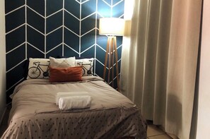 3 bedrooms, iron/ironing board, free WiFi, bed sheets - Unique Design w/ Balcony String Light Vibe!! NETFLIX, DISNEY+, HBO MAX & more!! (Zamora de Hidalgo)
