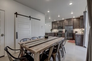 Dining - Very Warm Huge Pool Heated all Year | Disney+, YouTubeTV | New in 2020 | #23 (Saint George)