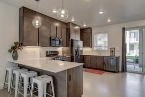 Coffee/tea maker, fridge, microwave, oven - The Lofts #23 | Townhome Pool Resort | Poolside (Saint George)