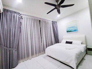 3 bedrooms, iron/ironing board, internet, bed sheets