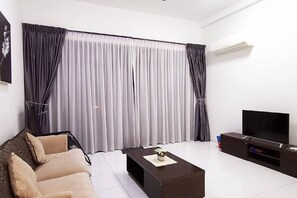 TV - Sky Loft AEON (5pax -B17) @ JB City Homestay (johore)