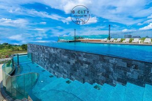 Outdoor pool - Southkey Mosaic #3 舒适居 @ JB City Homestay (johore)
