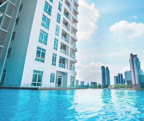 Outdoor pool - KSL D'Esplanade (4pax) WIFI A18 @ JB City Homestay (johore)