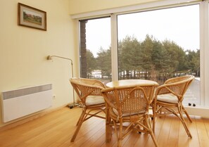 Apartment, 1 Bedroom | In-room dining