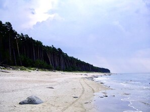 ใกล้ชายหาด, ทรายสีขาว