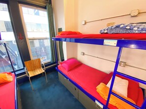 Laptop workspace, soundproofing, free WiFi, bed sheets - ITH Pacific Tradewinds Hostel San Francisco (San Francisco)