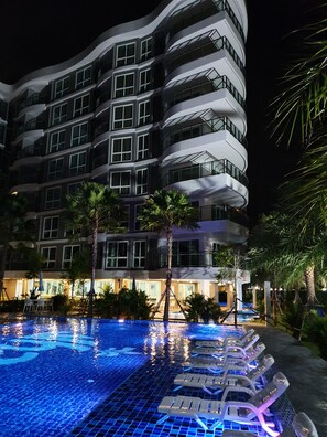 Piscine couverte, piscine extérieure