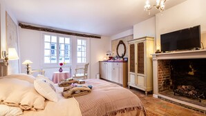 3 chambres, fer et planche à repasser, Wi-Fi, draps fournis