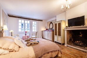 3 slaapkamers, een strijkplank/strijkijzer, wifi, beddengoed