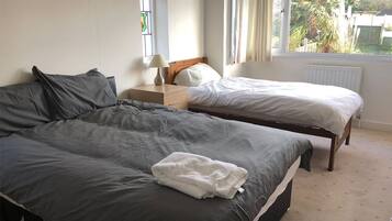 4 bedrooms, WiFi, bed sheets