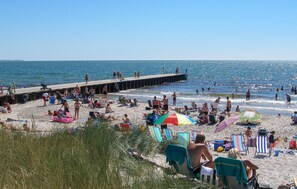 Perto da praia, prática de pesca 