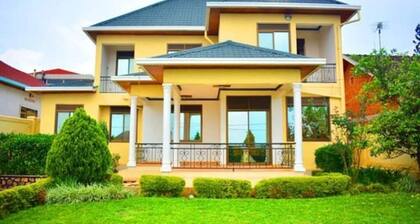 Schöne Villa zu vermieten, auf der Spitze des Kigali Hügels und schöne Aussicht.