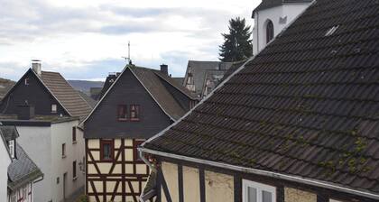 Im Herzen von Herborn, direkt an der historischen Stadtmauer