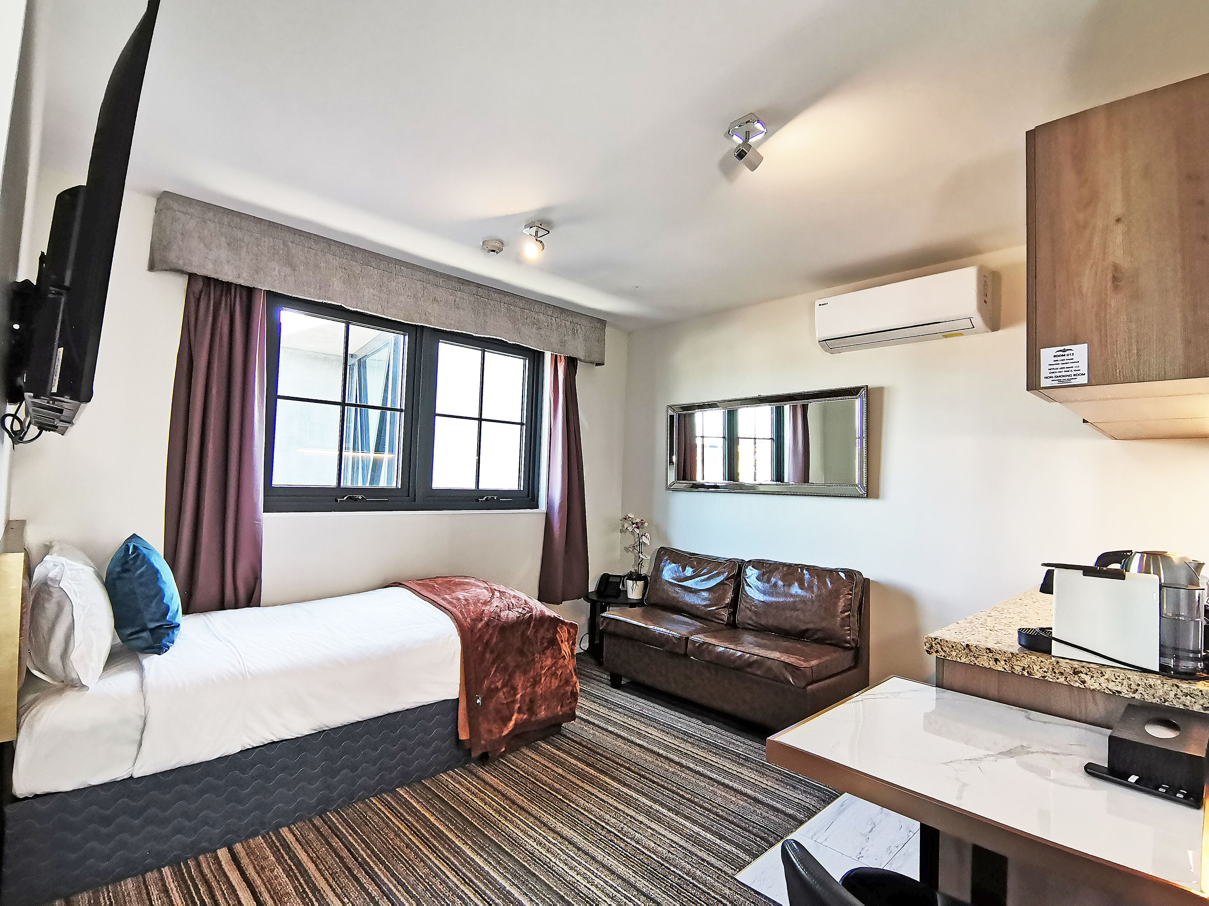 Foto - The Salisbury Business Class