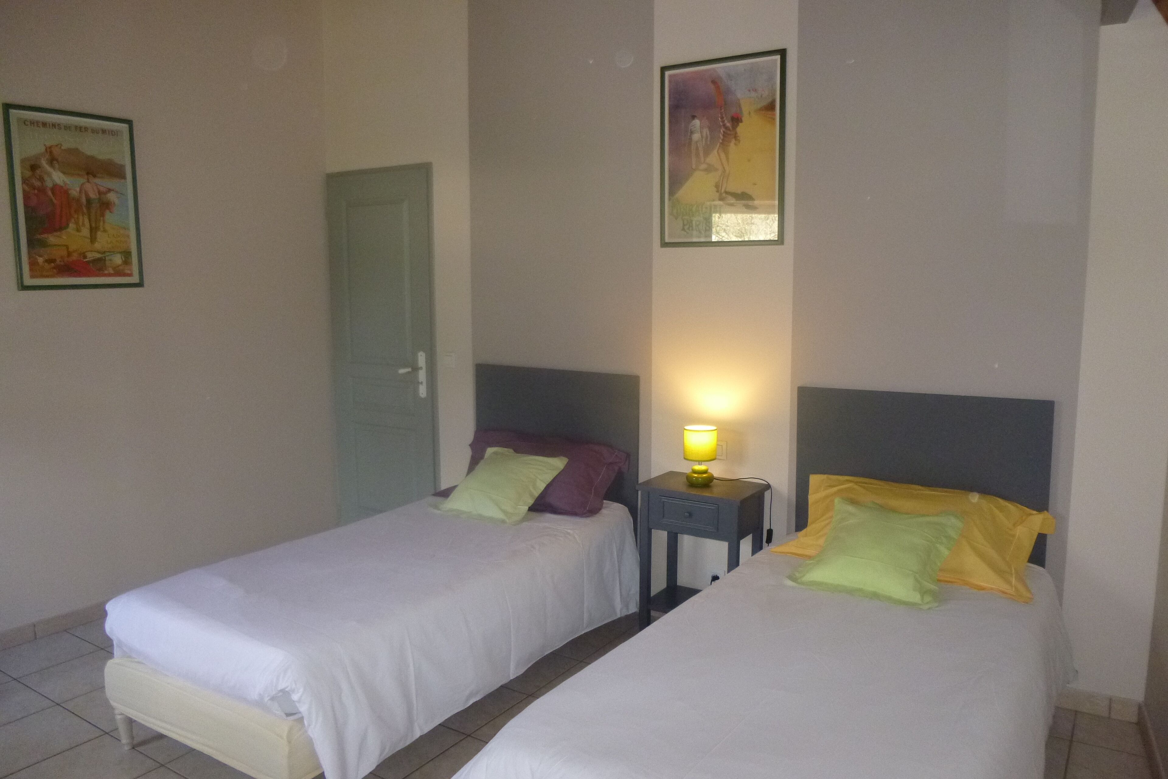 3 habitaciones, tabla de planchar con plancha, cuna de viaje y wifi 