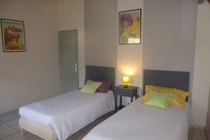 3 habitaciones, tabla de planchar con plancha, cuna de viaje y wifi 