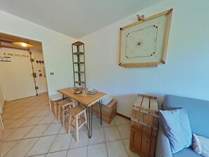 Dining - Studio - 4 ppl, Le Grand-Bornand, shops nearby, covered parking (Le Grand-Bornand)