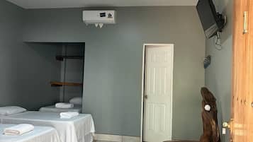 Classic Quadruple Room | Hypo-allergenic bedding, soundproofing, free WiFi