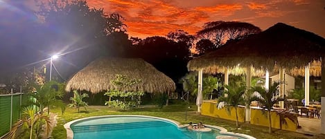 Indendørs/udendørs pool