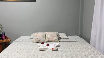 Deluxe Room | Hypo-allergenic bedding, soundproofing, free WiFi