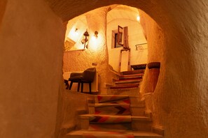 AKASYA CAVE | 特色家居、笔记本电脑工作区、遮光窗帘、熨斗/熨衣板