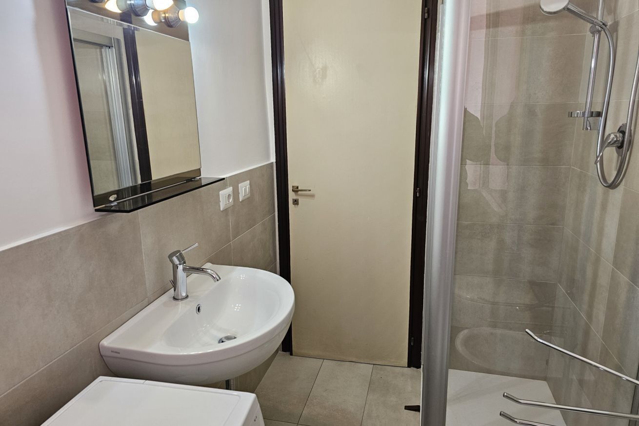 Shower, bidet, towels