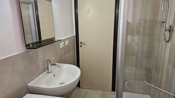 Shower, bidet, towels