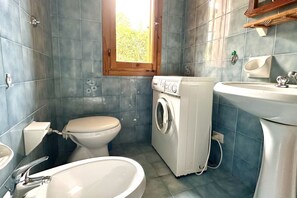 Dusche, Bidet, Handtücher