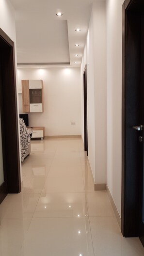 3 bedrooms, desk, iron/ironing board, free WiFi