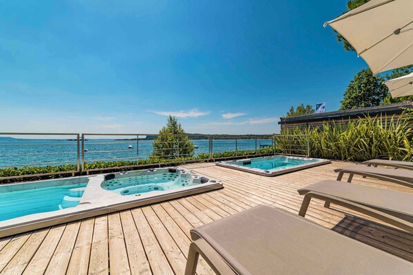 مغطس سبا خارجي