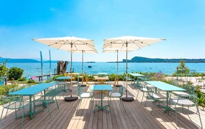 تناول الطعام بالخارج