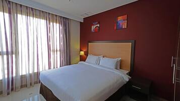 In-room safe, laptop workspace, iron/ironing board, free WiFi