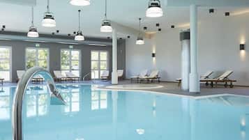 Piscina coperta, una piscina riscaldata
