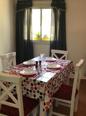 Dining - Deluxe Apartment with Breakfast Included. (Villa Gral. Belgrano)