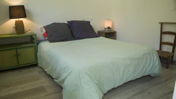 2 bedrooms, WiFi, bed sheets