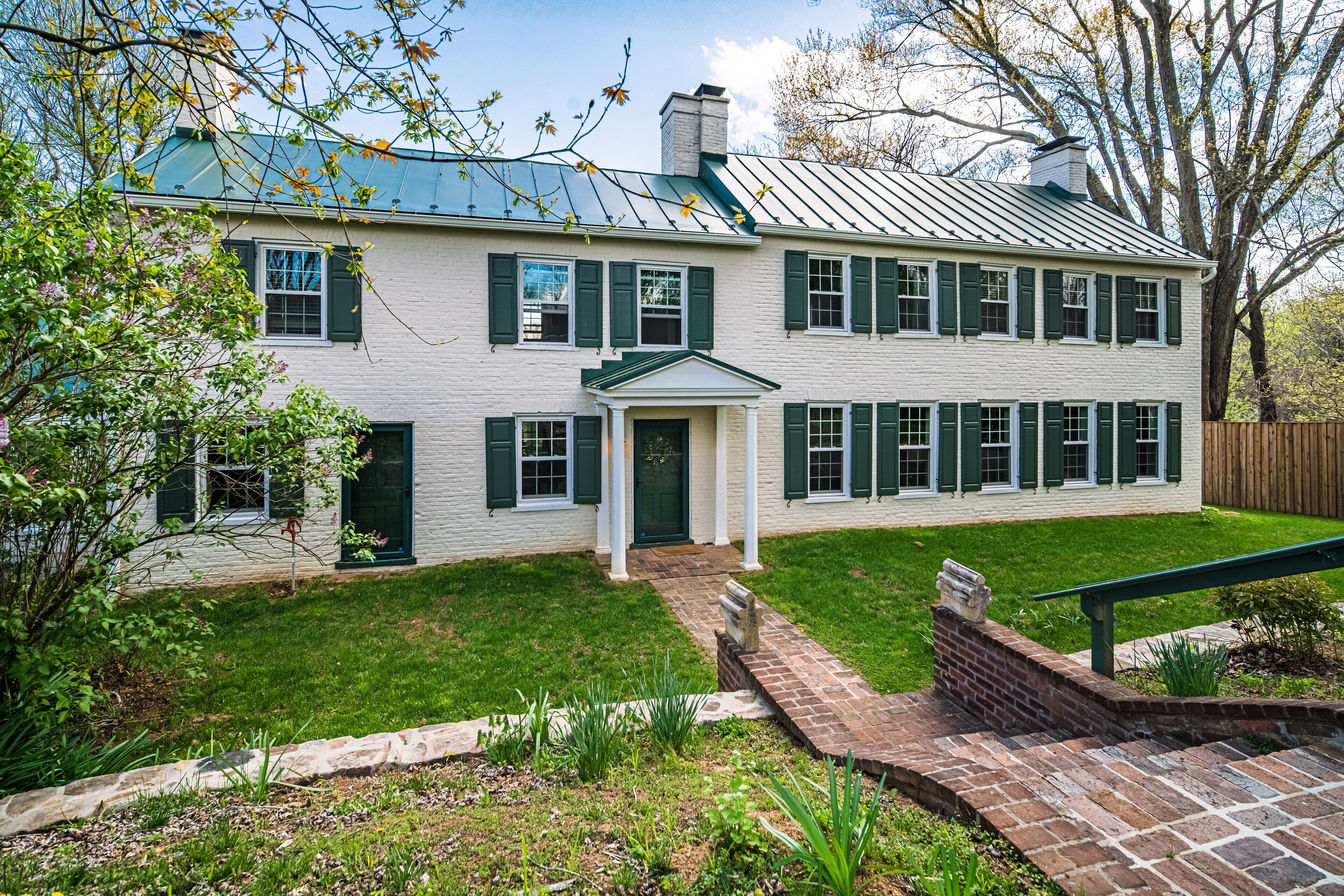 Maple Hill Farm within minutes of Vineyards, Wedding Venues and Horse Stables