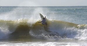 En la playa, arena blanca