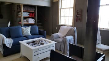 Family Cottage | Living area | Fireplace