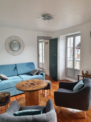TV - BEAUTIFUL APARTMENT 6 PEOPLE LUCHON CENTER - WIFI - AIR CONDITIONING (BAGNERES DE LUCHON)