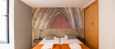 1 slaapkamer, een strijkplank/strijkijzer, gratis wifi, beddengoed