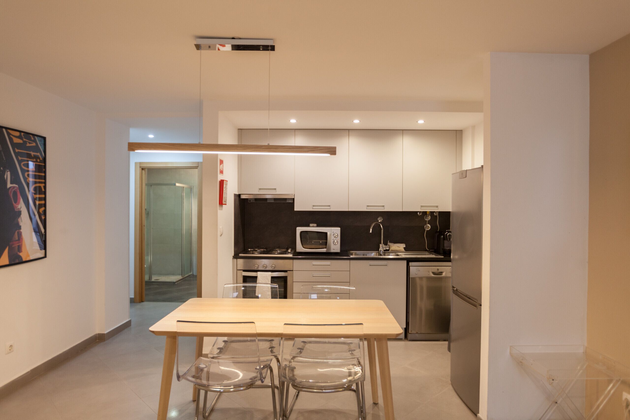 Réfrigérateur, micro-ondes, four, lave-vaisselle