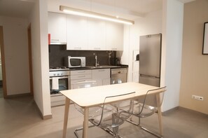 Fridge, microwave, oven, dishwasher - FLH Liberdade Terrace Apartment (Lisbon)