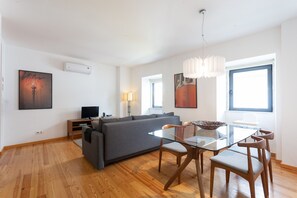 TV - FLH Liberdade Contemporary Flat (Lisbon)