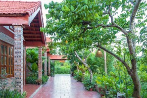 Property grounds - Bai Dinh Eco Homestay (Gia Vien)