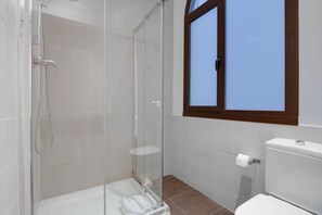 Ducha, secador de pelo, toallas
