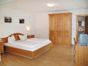 2 Schlafzimmer, Reisekinderbett, kostenloses WLAN