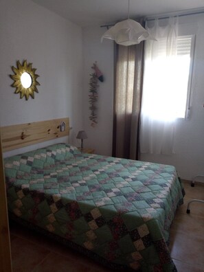 4 slaapkamers, een strijkplank/strijkijzer, gratis wifi, beddengoed