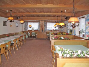 Dining - Beautiful apartment for 32 guests with WIFI, TV, balcony and pets allowed (San Valentino Alla Muta)